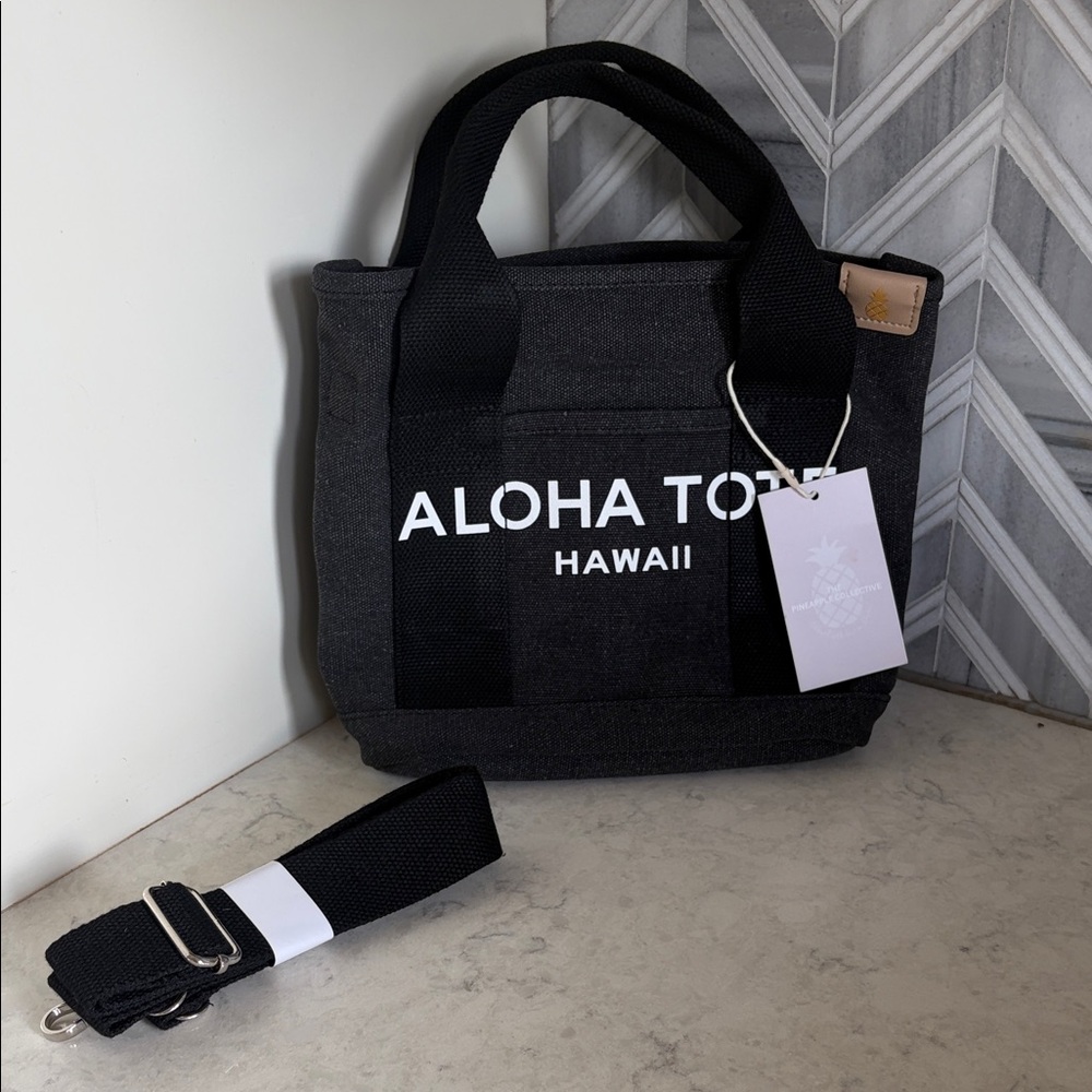 BNWT The Pineapple Collective Aloha Tote Bag in Black
